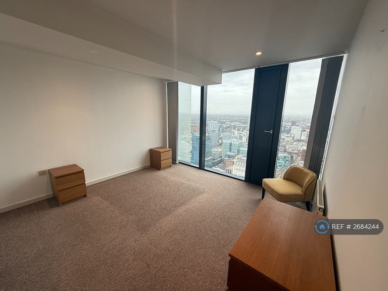 2 bedroom flat in Deansgate, Manchester, M3 (2 bed) (#2684244)