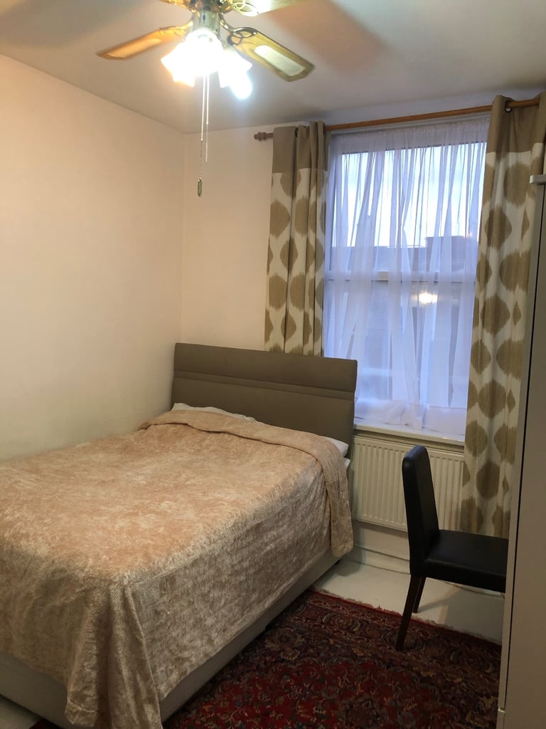 Very nice and spacious room for single professional 