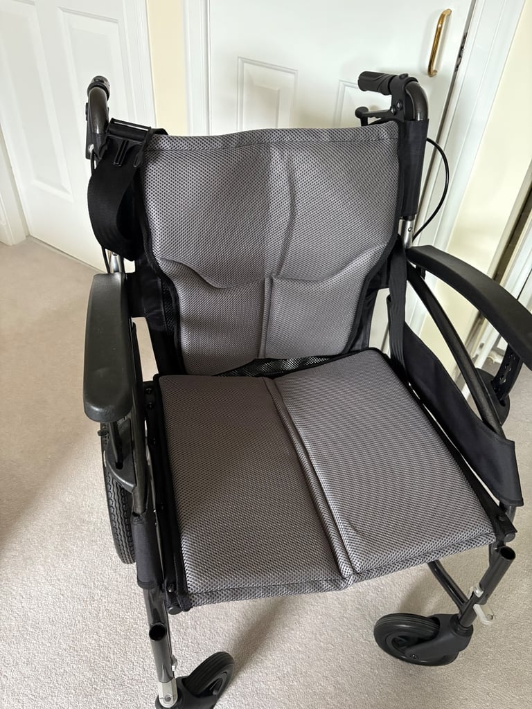 Gravity lite wheelchair 