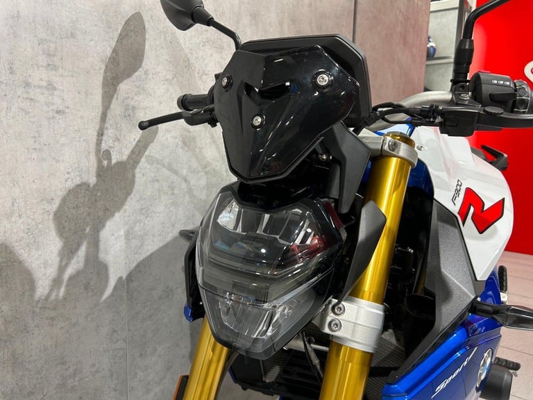 72/2022 BMW F900R Sport - 7106 miles - TRI-COLOUR!