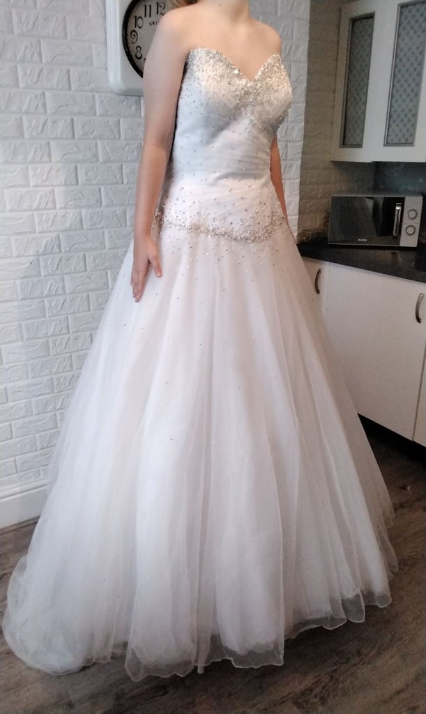 Wedding dress USA size 18 white diamanté lovely 