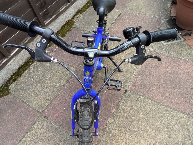 Kids Bike age 3 to 6, 15 inch wheels, 2 hi-vis vests and helmet, wide tyres, prop stand 