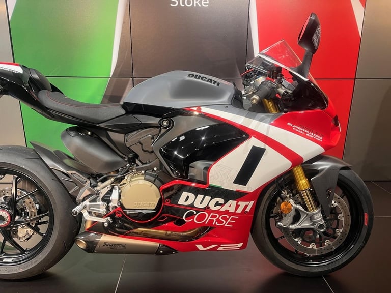 DUCATI PANIGALE V2 SUPERQUADRO FINAL EDITION HUGE BUILD SPEC !!
