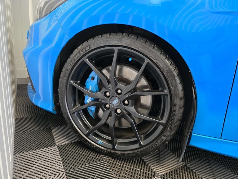 2017 Ford Focus 2.3T EcoBoost RS Hatchback 5dr Petrol Manual AWD Euro 6 (s/s) (350 ps) Hatchback ...