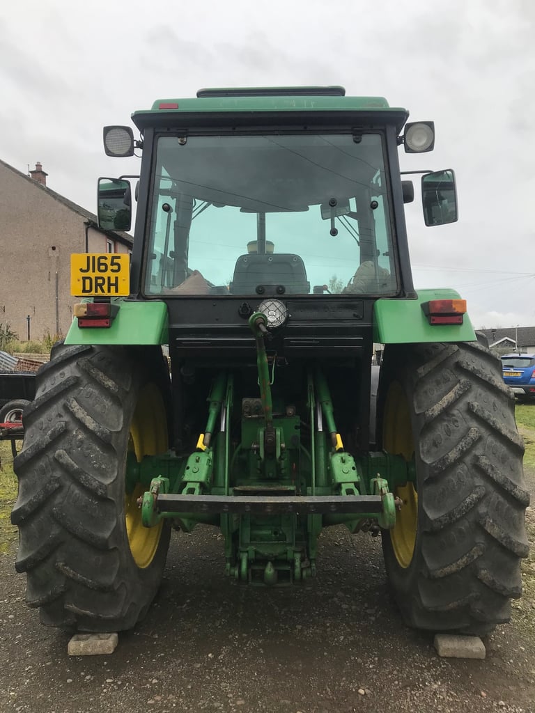 John Deere Tractor. 3050 4W/D