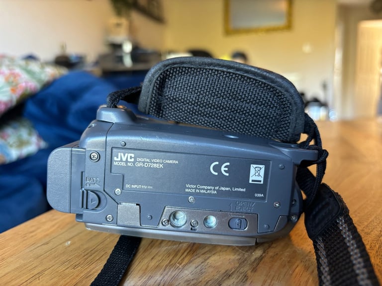 JVC GR-D728EK Digital Video Camera Camcorder