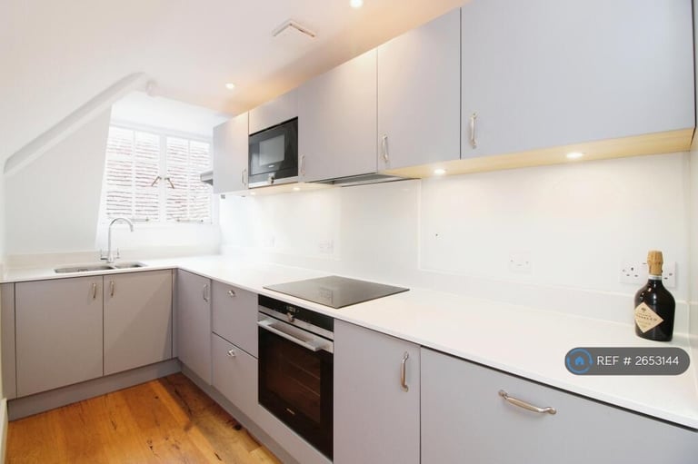 2 bedroom flat in Adams Walk, Midhurst, GU29 (2 bed) (#2653144)
