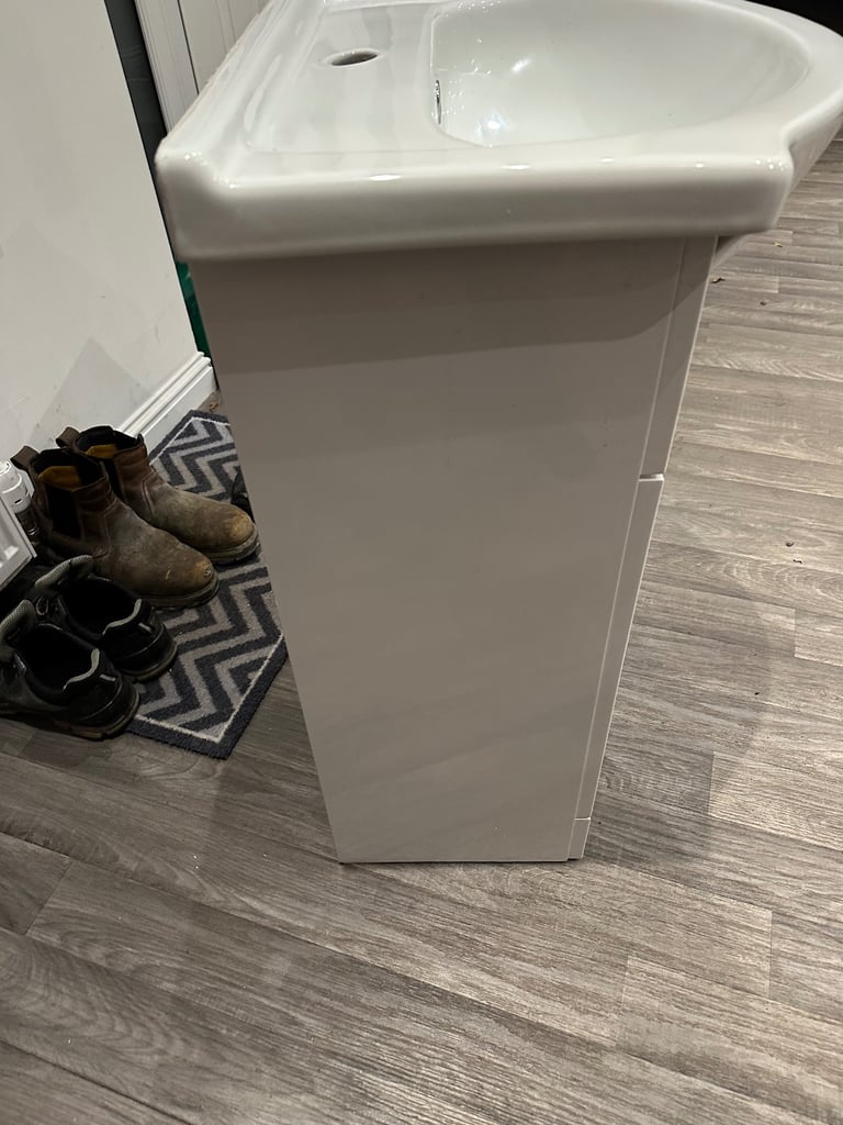 Vanity unit 