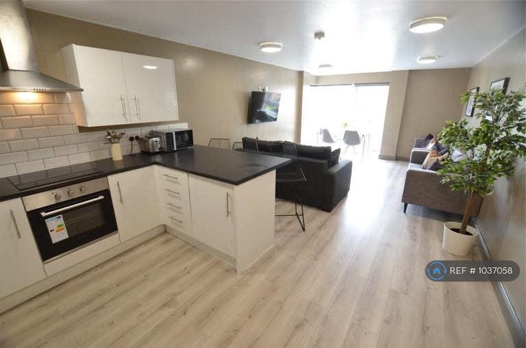 image for 3 bedroom flat in Fox Street Village, Liverpool, L3 (3 bed) (#1037058)