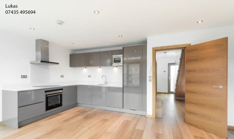 Carpenter, Kitchen Fitter, Fitted Wardrobes, Flooring Doors Kitchens, Doors Installation