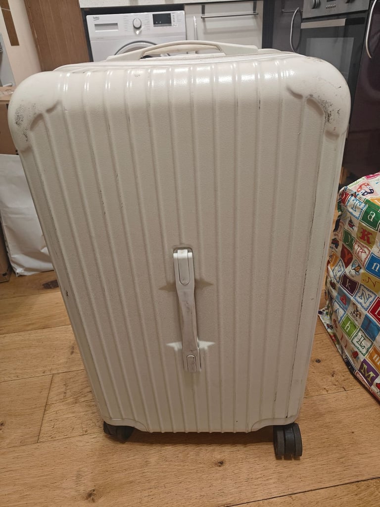 Used 26-Inch White Suitcase – Heavily Worn but Fully Functional