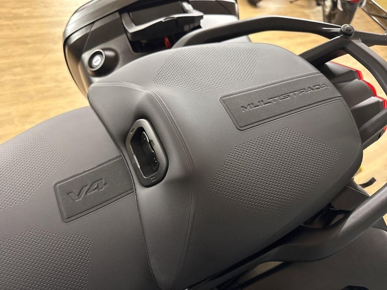 2025 Ducati Multistrada V4 S black Manual