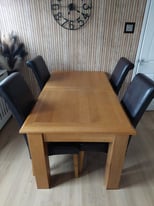 Oakland furniture table & chairs 