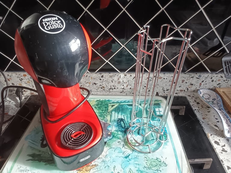 Dolce Gusto coffee mschine with pod holder