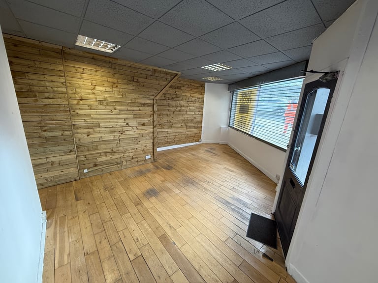 SHOP TO RENT IN HALIFAX HX1 1XQ