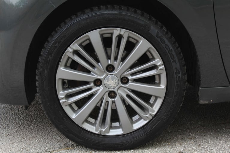 2017 Peugeot 208 1.2 208 Allure 5dr Hatchback Petrol Manual