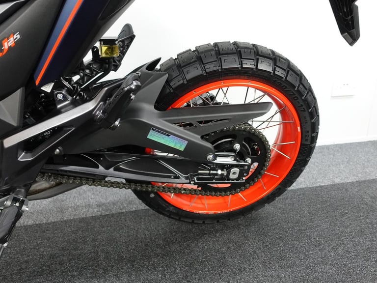 Zontes ZT125-U1 LCD. Stunning Hypermotard 125cc. Keyless & More!