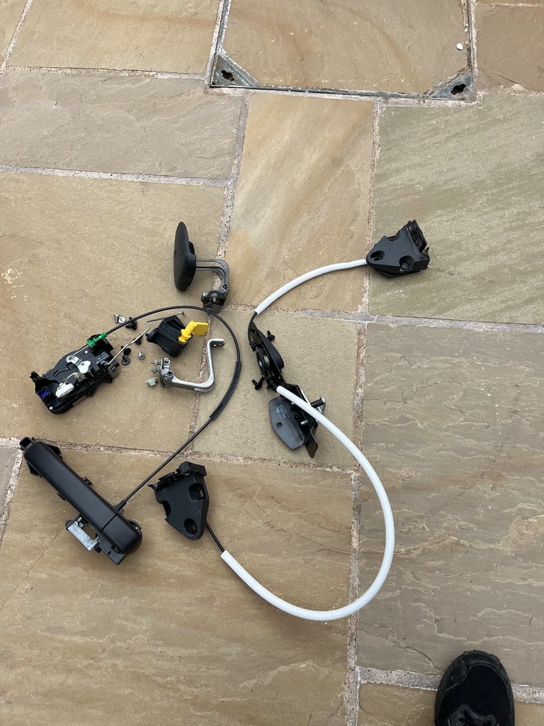 Renault Trafic back door handles and locking system 