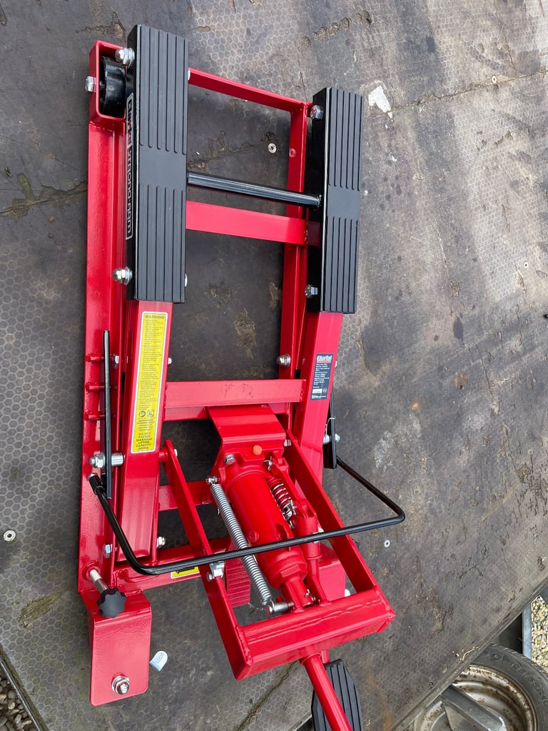 Motorcycle hydraulic lift