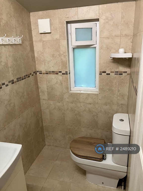 Studio flat in London, London, SE19 (#2489210)