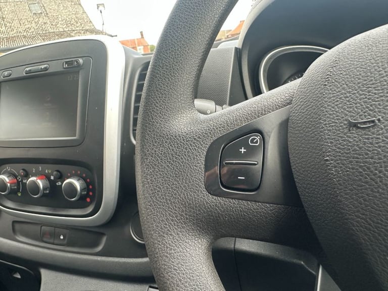 Renault Trafic SL28 ENERGY dCi 120 Business 9 Seater Diesel