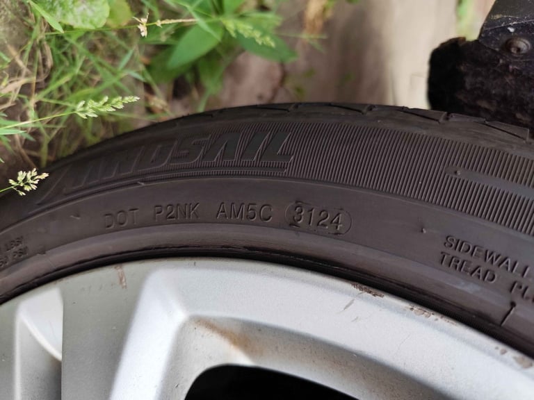 Ford Mondeo MK4 R17 Alloy Wheel whit GOOD tyre £80