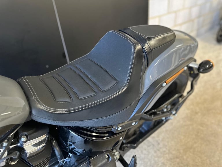 STUNNING ONE OWNER 2023/23 HARLEY-DAVIDSON FXFBS FAT BOB 114 MOTORCYCLE 