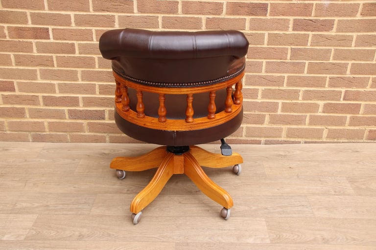Chesterfield Gas Lift Captains Chair (UK Delivery)