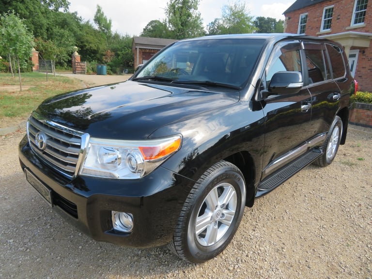 TOYOTA LAND CRUISER ZX 4.6 V8 PETROL 2014  22K MILES  1 OWNER 8 SEATER
