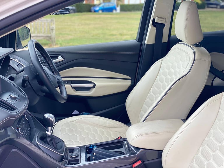 Ford, KUGA VIGNALE, Hatchback, 2019 mileage 50000