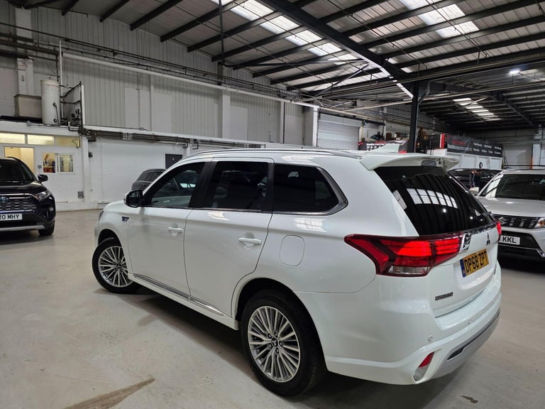 2019 Mitsubishi Outlander 2.4h TwinMotor 13.8kWh 4hs CVT 4WD Euro 6 (s/s) 5dr ESTATE Petrol/Elect...