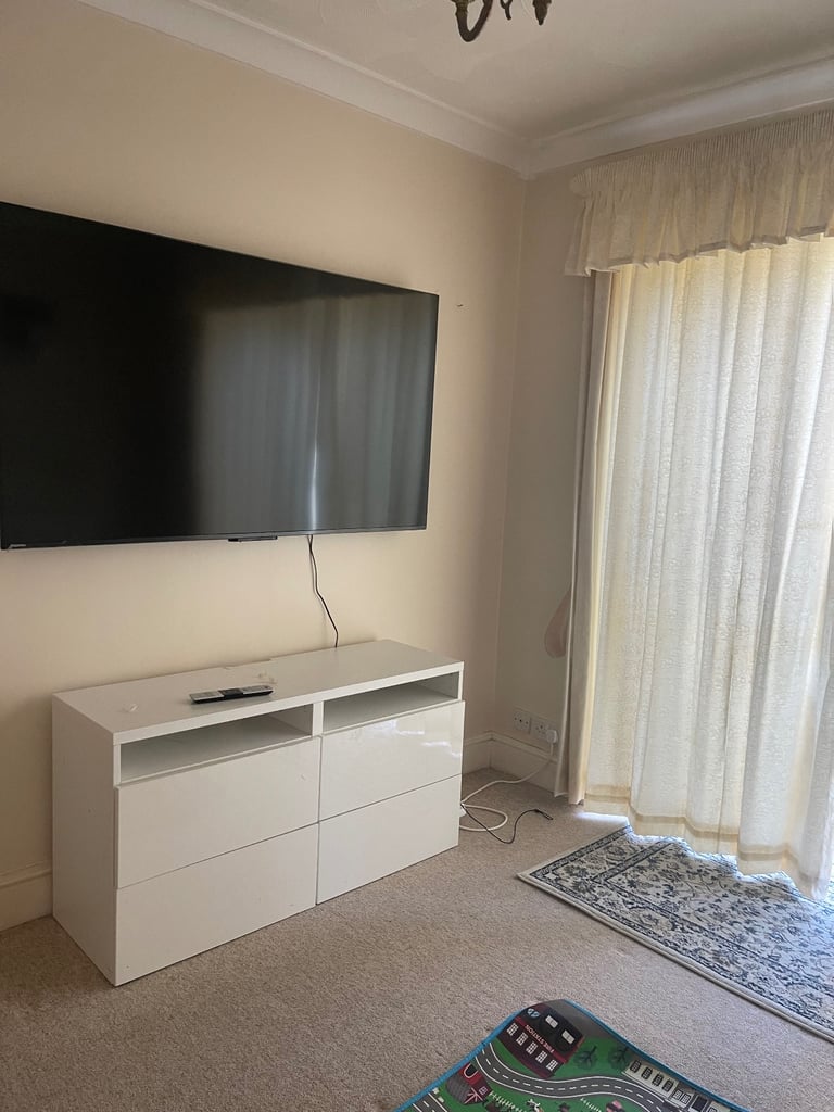 Master bedroom for rent