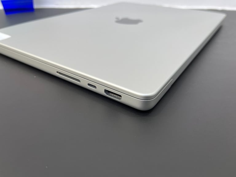 Apple MacBook Pro M4 14'' 16GB Ram 500GB SSD Adobe 2024 Logic Pro 11