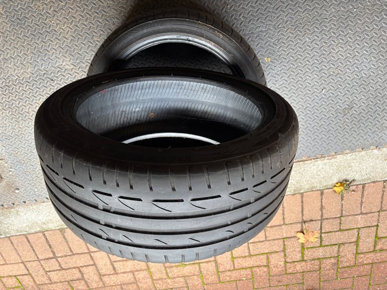 2 x Bridgestone 245/40R18 97Y winter tyres