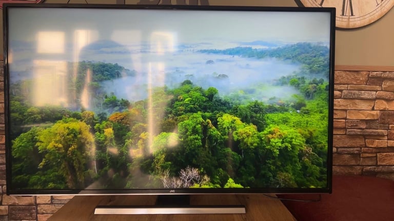 JVC LT-S0CF810 50” 4K Ultra HD Smart TV – Excellent Condition!