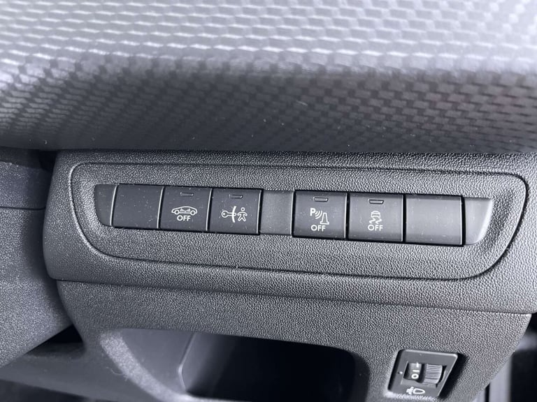 2016 Peugeot 2008 1.2 2008 Allure 5dr SUV Petrol Manual