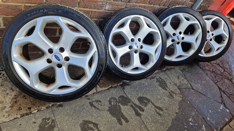 Ford Focus ST ford connect alloy wheels 