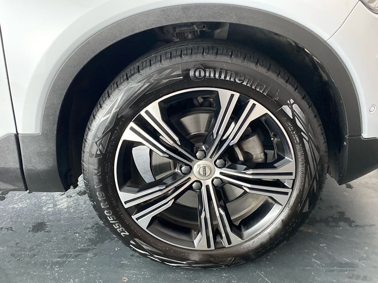 2020 Volvo XC40 2.0 B4P Inscription Pro 5dr Auto Crossover/SUV PETROL Automatic