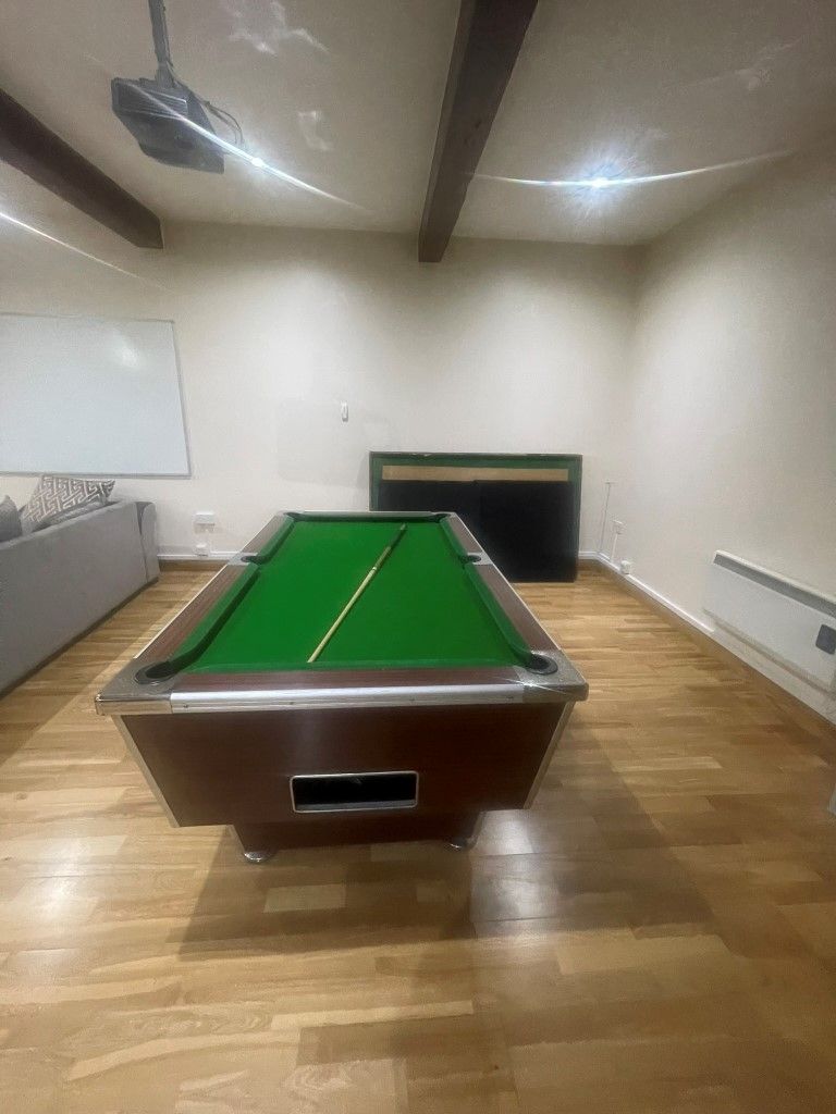 Spacious and modern three-bedroom apartment in city centre