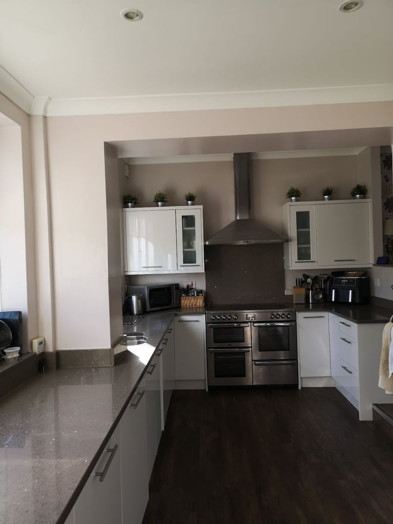 **SOLD** White gloss slab kitchen doors - great condition! 