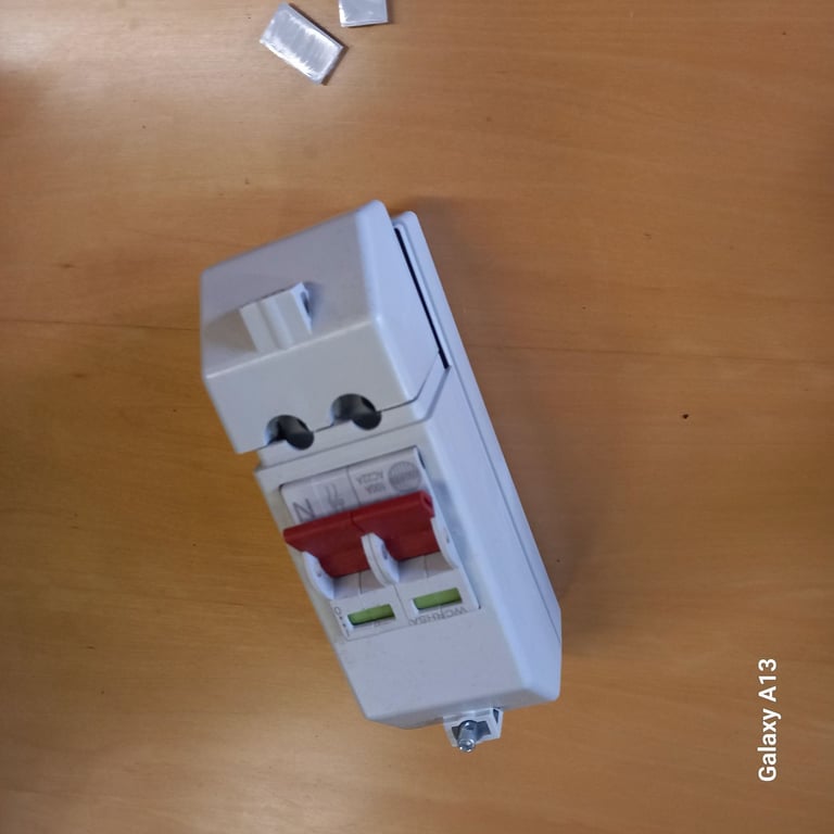 image for 100 A Isolator 