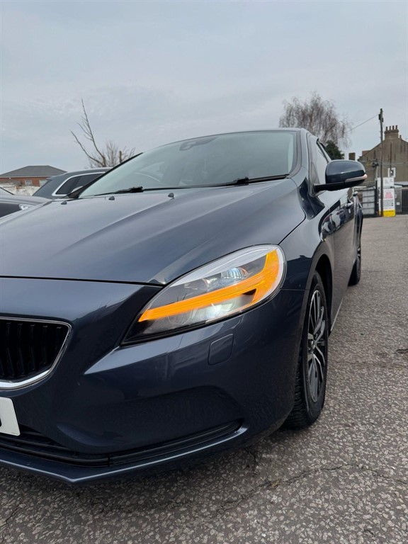 2018 Volvo V40 2.0 D2 Momentum Nav Plus Auto Euro 6 (s/s) 5dr Hatchback Diesel Automatic
