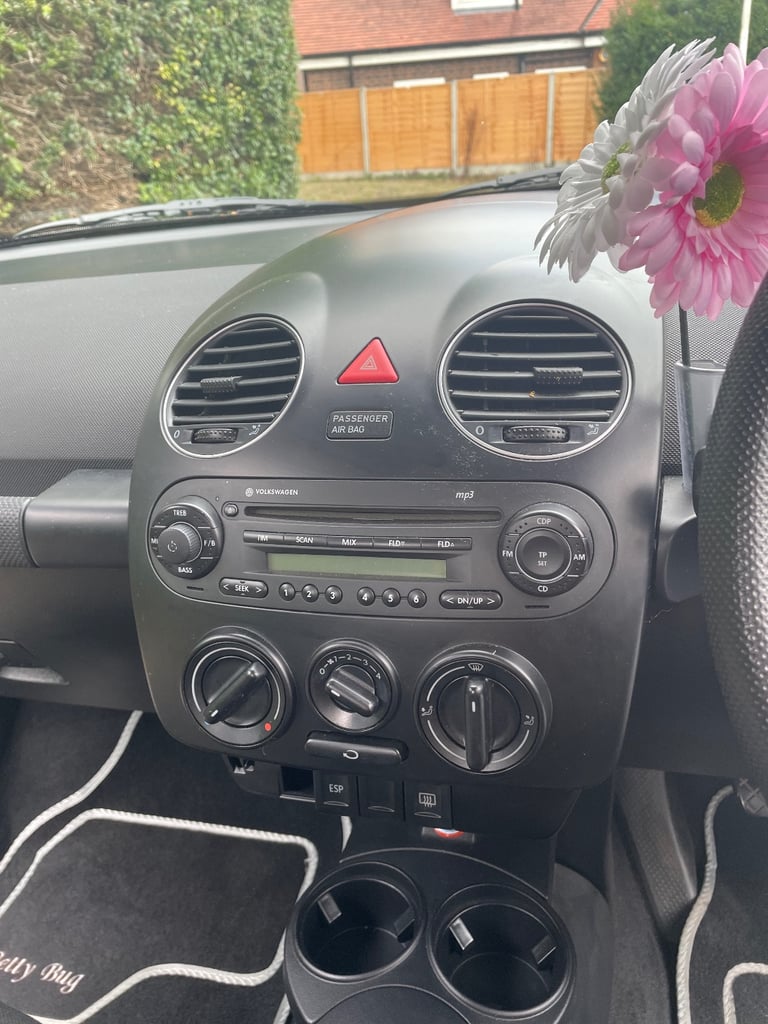 Volkswagen, BEETLE, Hatchback, 2011, Manual, 1595 (cc), 3 doors