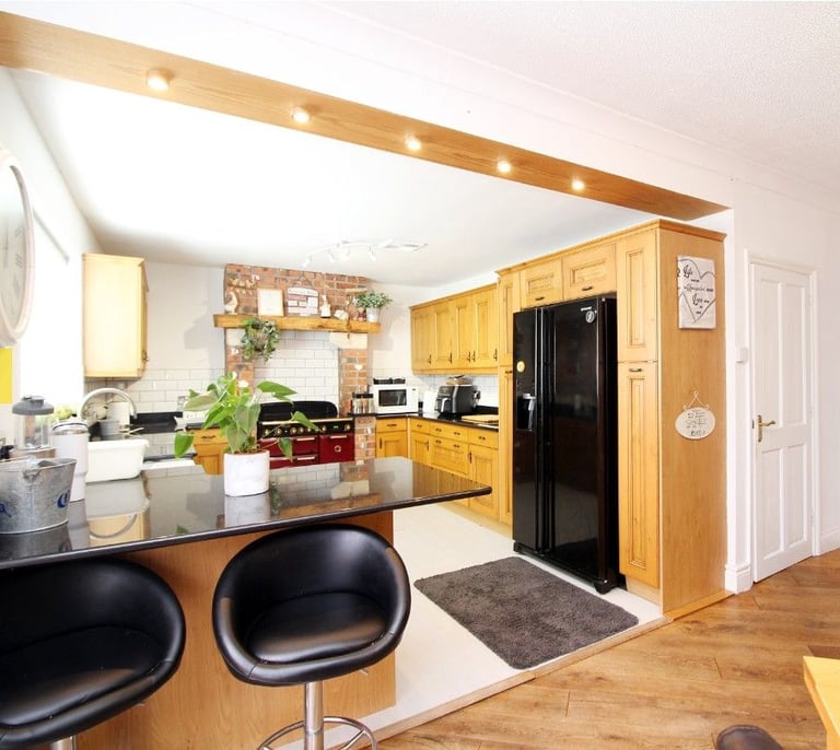 image for In Just £10/week, emergency rooms in Chale Grove Birmingham. Universal Credits apply