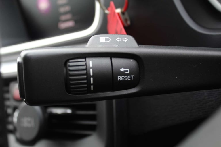 2019 Volvo V40 D3 [4 Cyl 152] Inscription Edition 5dr Geartronic HATCHBACK DIESEL Automatic