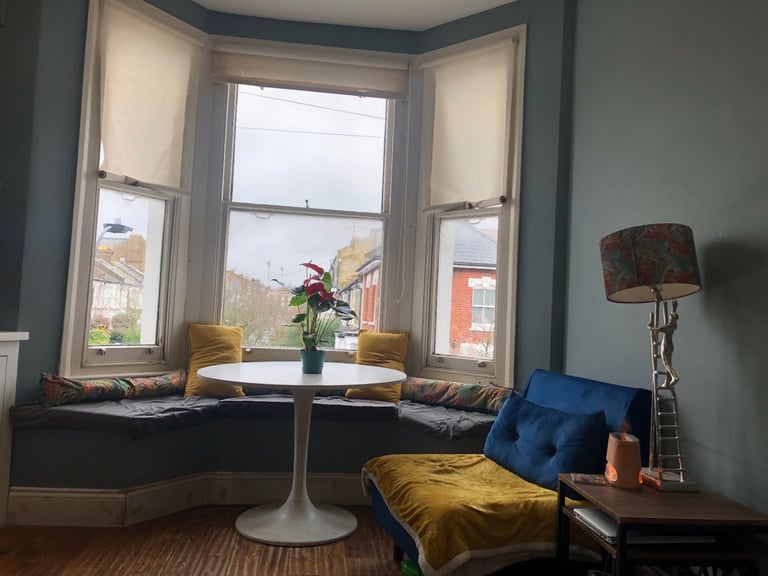 House exchange 2 bed in Shepherds Bush for 3 bed house 