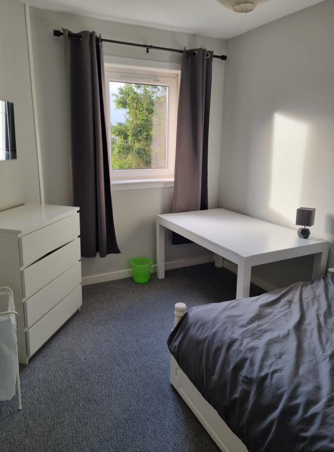 A spacious room in West Edinburgh 