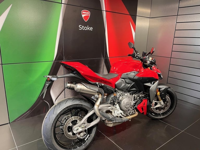 DUCATI STREETFIGHTER V2 S NEW 2025 MODEL YEAR BIKE IN STORE EX DISPLAY BIKE
