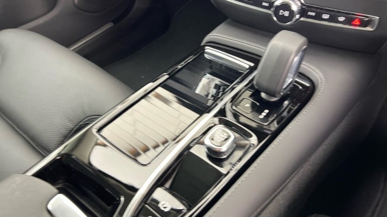 2025 Volvo V60 Plus, T6 AWD Plug-in hybrid, Electric/Petrol, Dark Estate Petrol Parallel PHEV Aut...