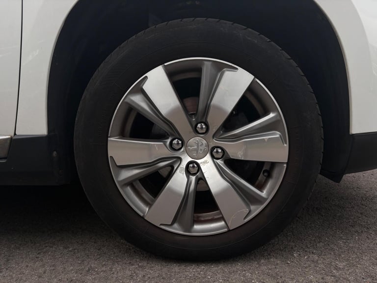 2015 Peugeot 2008 1.2 VTi PureTech Allure Euro 5 5dr HATCHBACK Petrol Manual